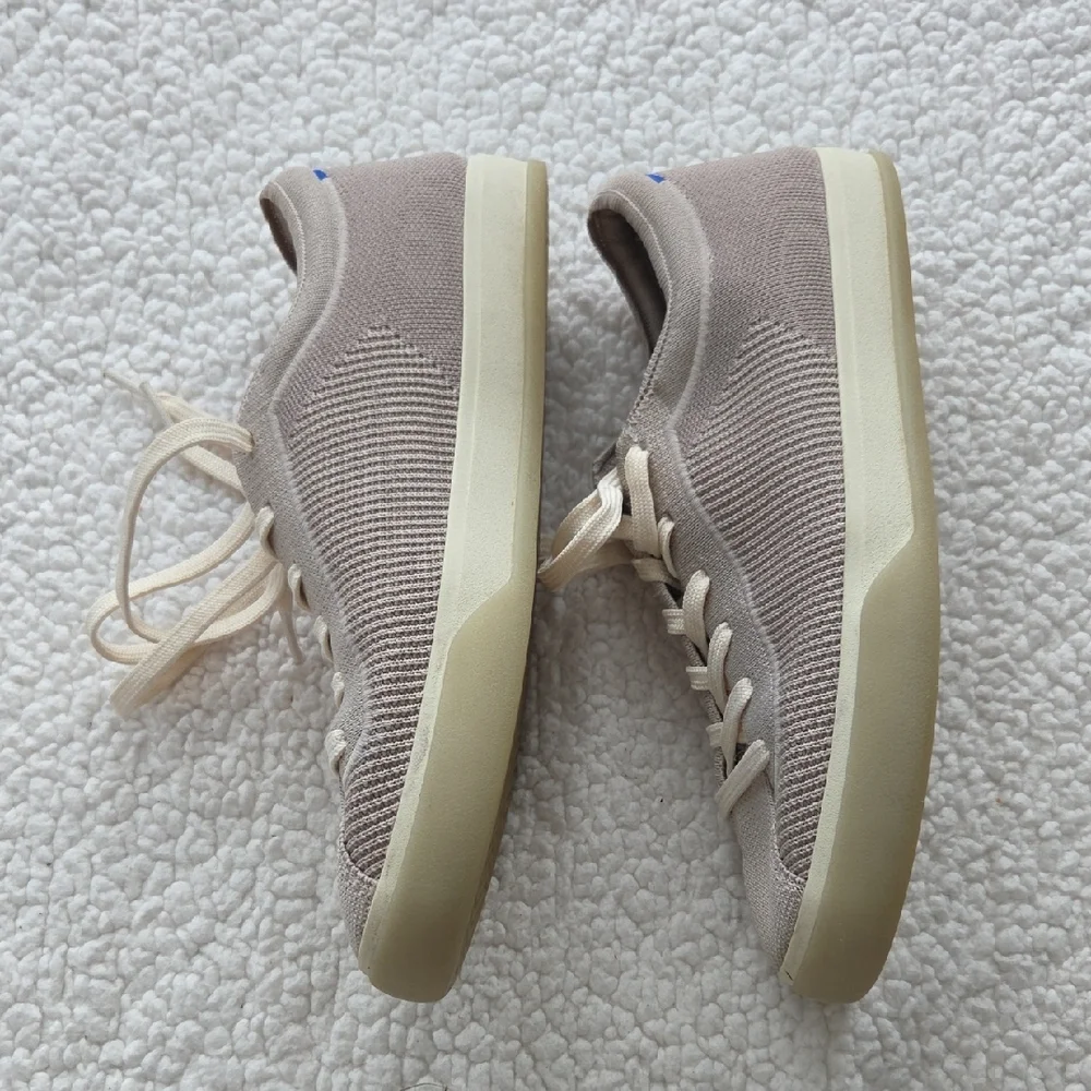 Rothy’s The Lace Up Sneaker Beige Knit Sneakers Step out in style with these chi